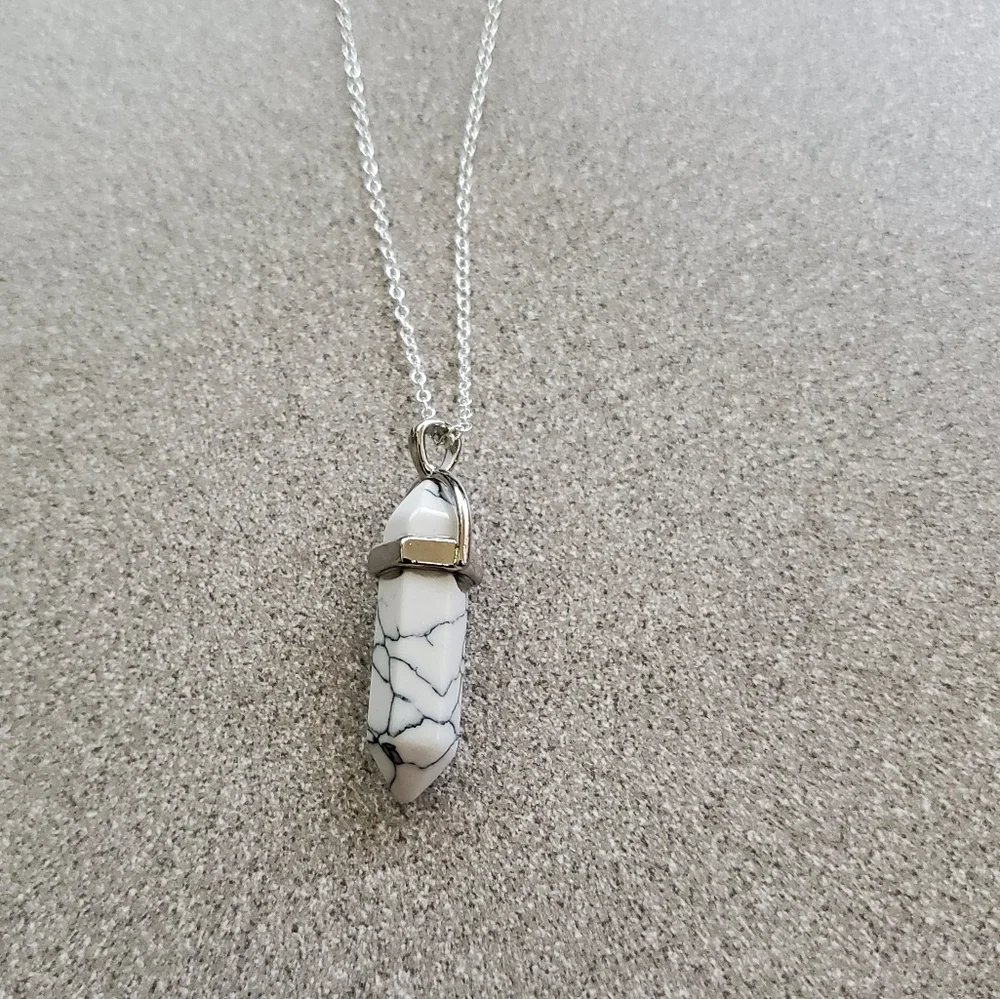 N/A white howlite
